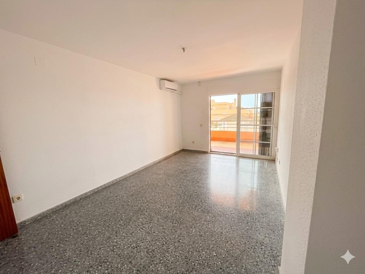 Piso en Benalmádena con Terrazas: Tu Hogar en Costa del Sol