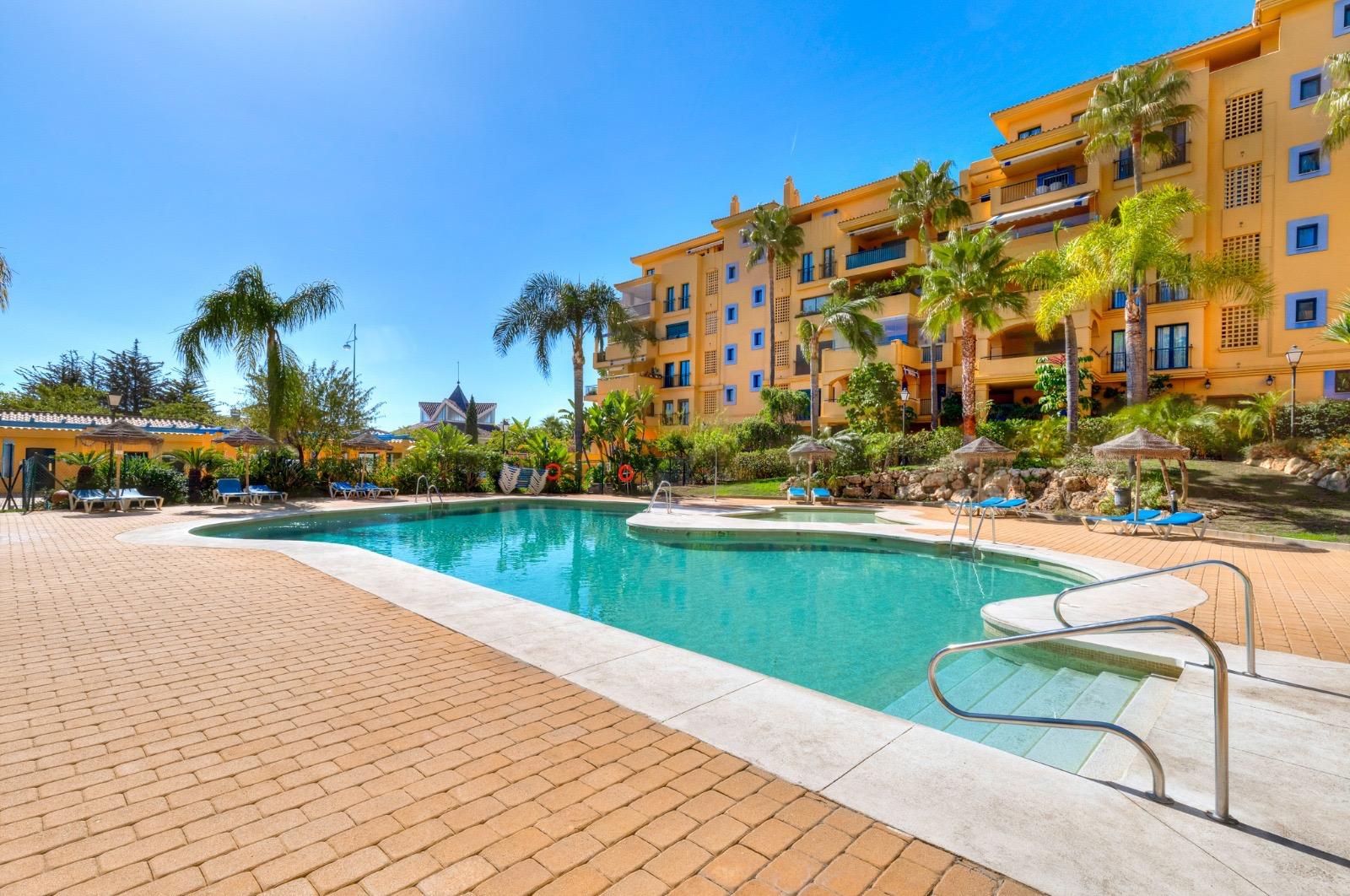 Apartamento en San Pedro: Tu Hogar en la Costa del Sol