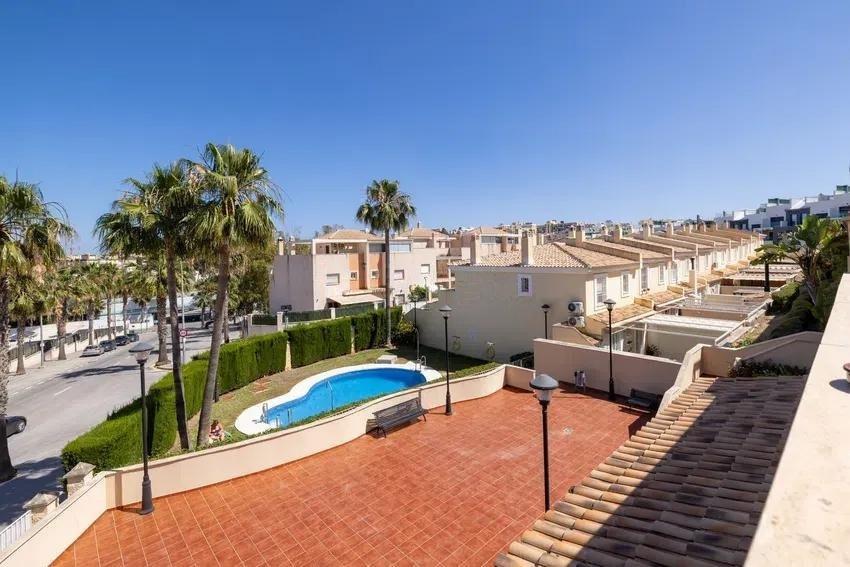 Casa reformada en Torremolinos con vistas al mar