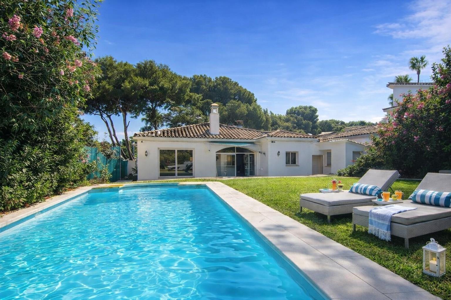 Casa con Piscina en Marbella: Tu Hogar Mediterráneo Ideal