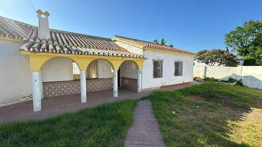 Chalet en reforma con 4 dormitorios en Cortijo de Mazas
