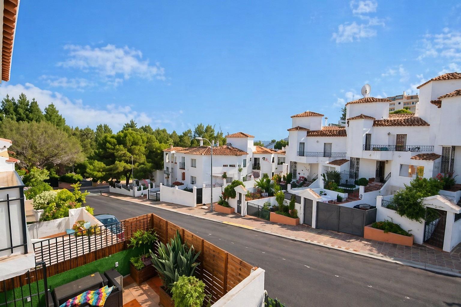 Chalet adosado en Torrequebrada: inversión y vida mediterránea