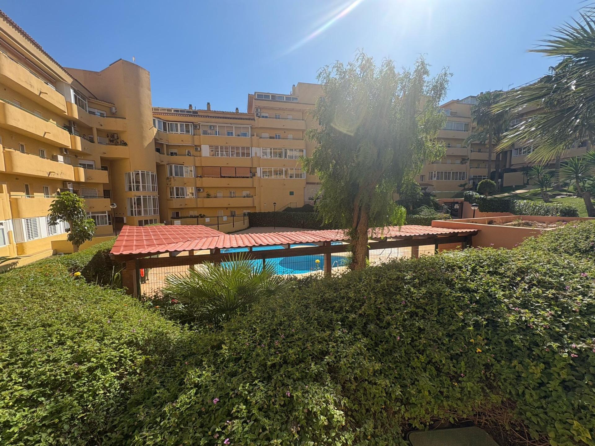 Apartamento con terraza en Los Pacos, Fuengirola