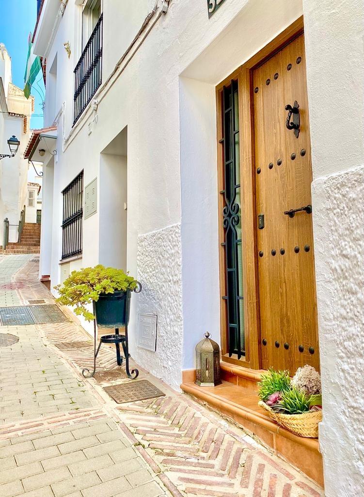 Casa en Istán: Inversión Rentable en Costa del Sol