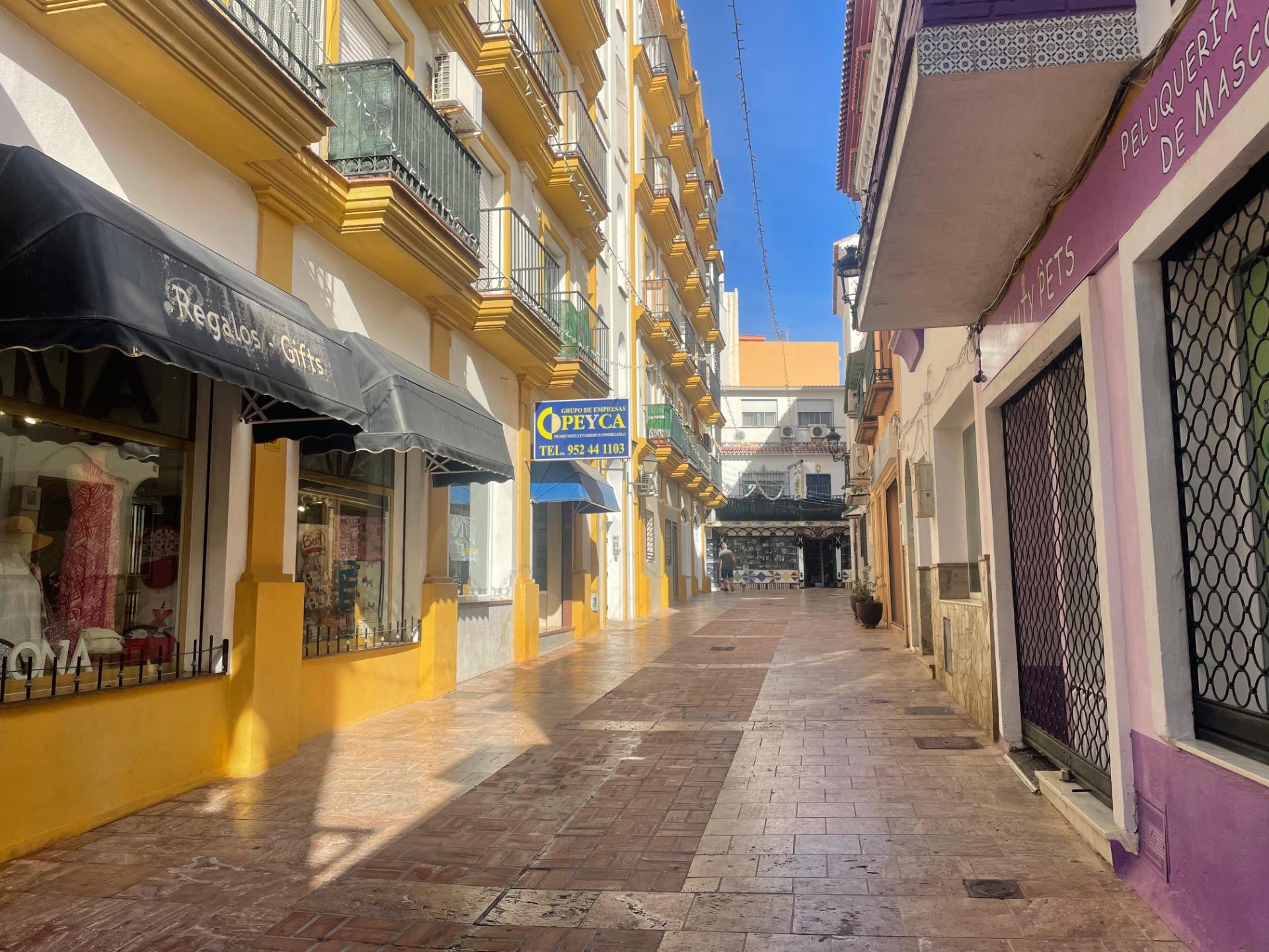 Local comercial esquina en Arroyo de la Miel, Benalmádena