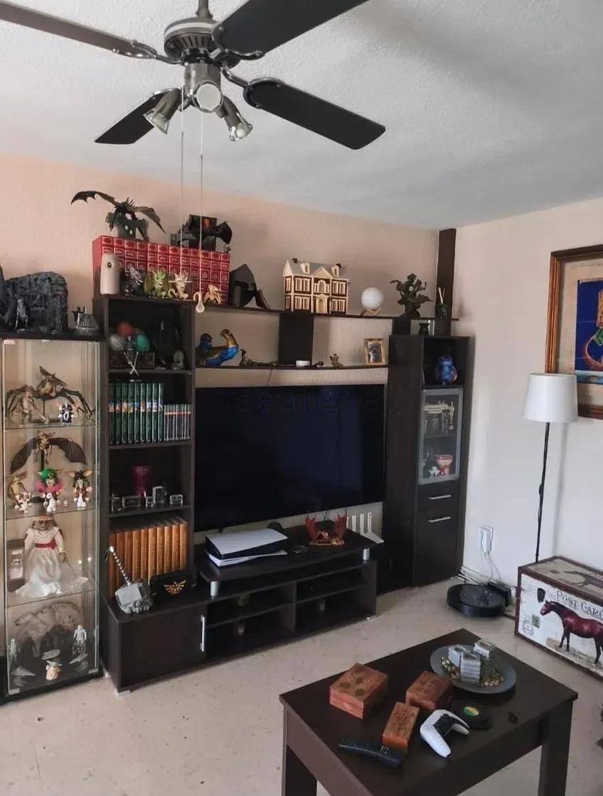 Amplio piso 3 dormitorios con terraza sur en Málaga