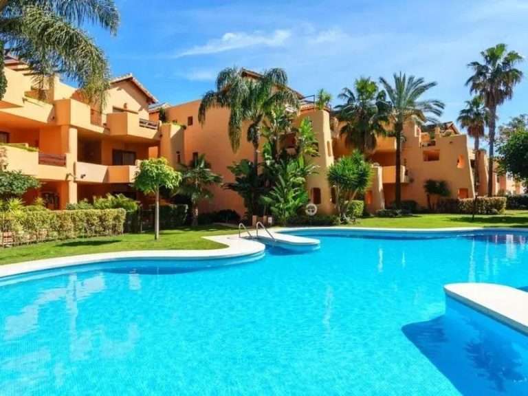Apartment in Estepona - Ref. F-052503 (2)